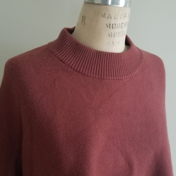 Poncho style cape sweater - Picture 7 of 8